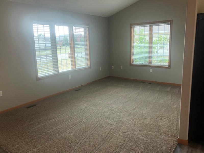 1127 Greenway Blvd SE, East Grand Forks, MN 56721