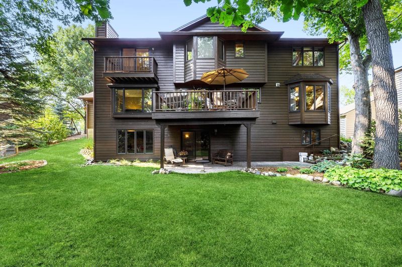 809 Springhill Dr, Burnsville, MN 55306