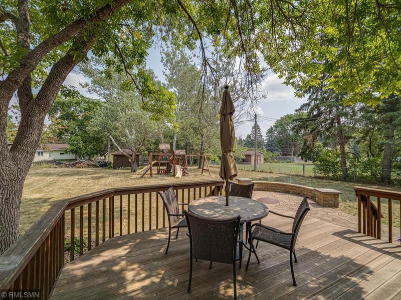 11916 Porter Dr, Champlin, MN 55316