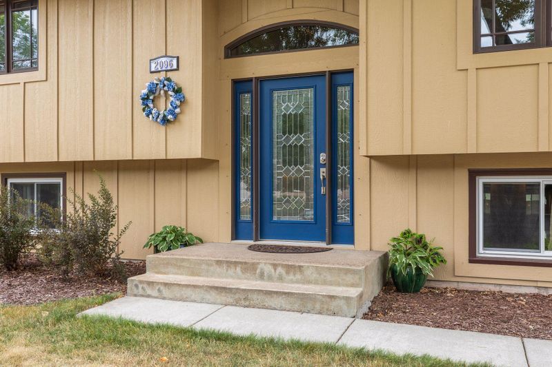 2096 Burke Ave E, North Saint Paul, MN 55109