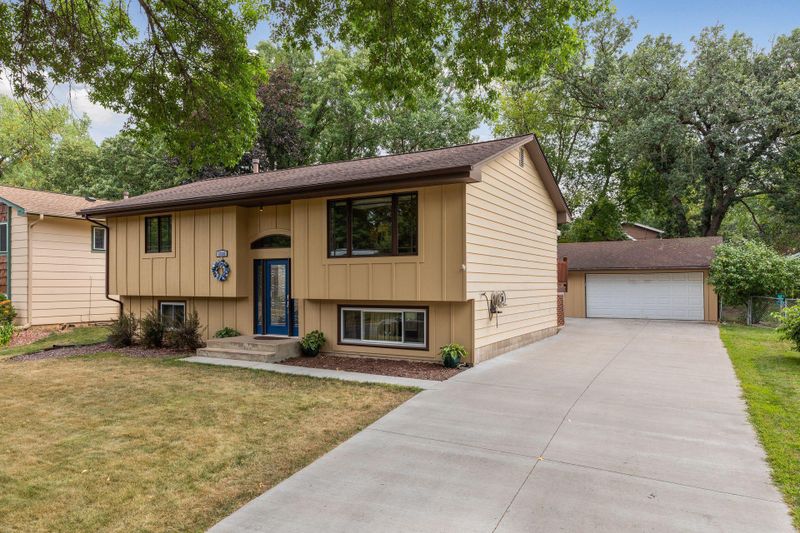 2096 Burke Ave E, North Saint Paul, MN 55109