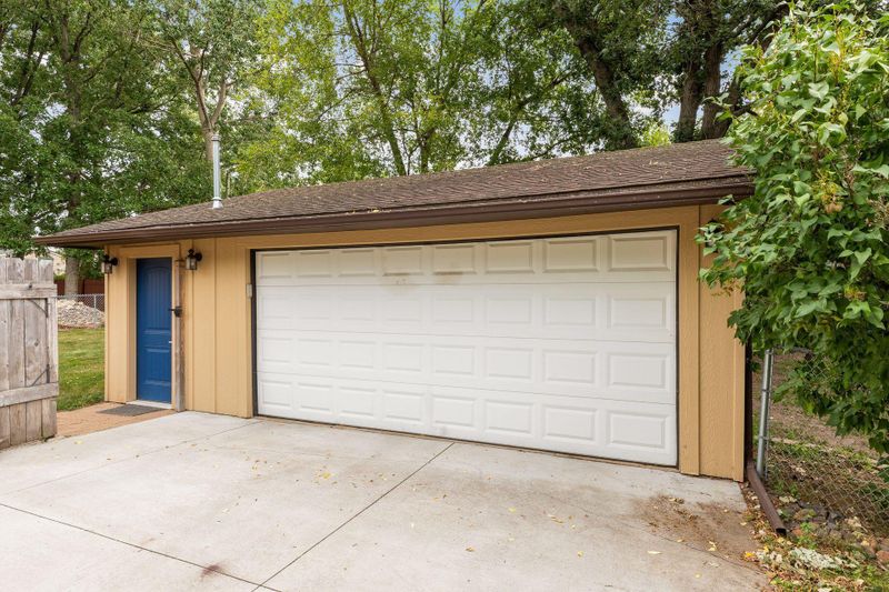 2096 Burke Ave E, North Saint Paul, MN 55109