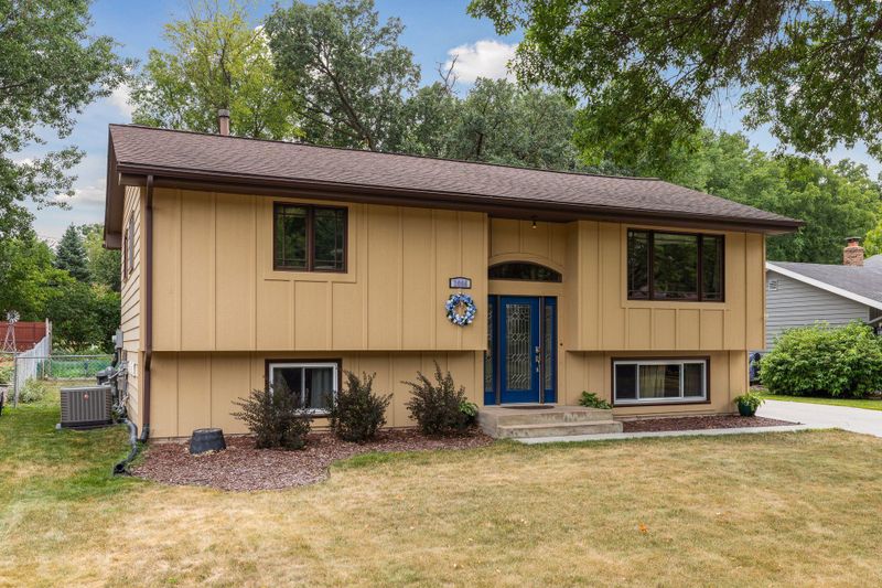 2096 Burke Ave E, North Saint Paul, MN 55109