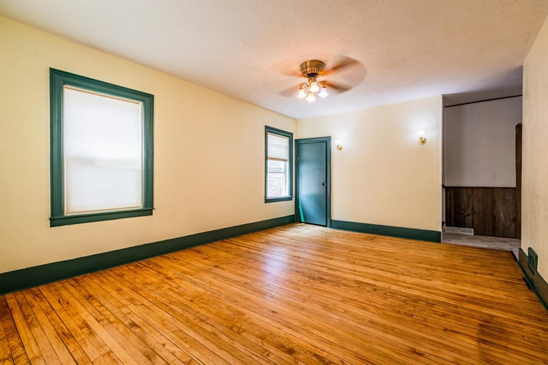 909 Division St, La Crosse, WI 54601