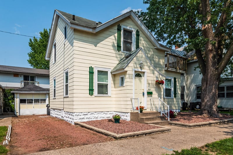 909 Division St, La Crosse, WI 54601