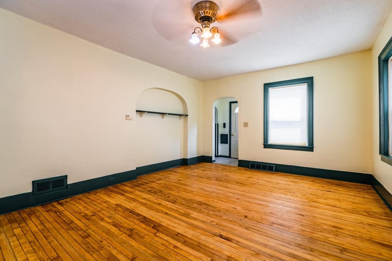 909 Division St, La Crosse, WI 54601