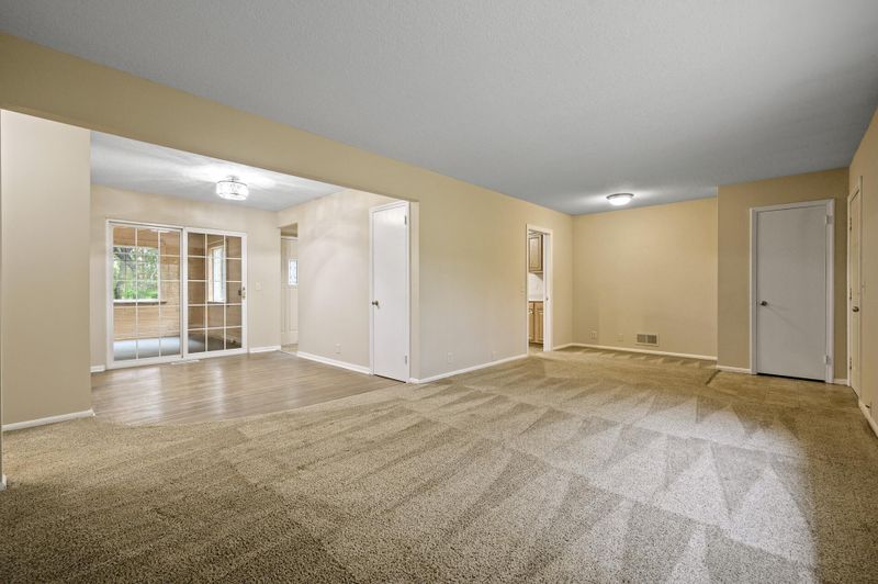 39207 Grand Ave, North Branch, MN 55056