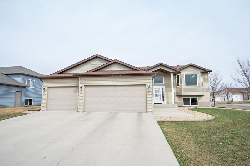 1294 39 Ave S, Moorhead, MN 56560