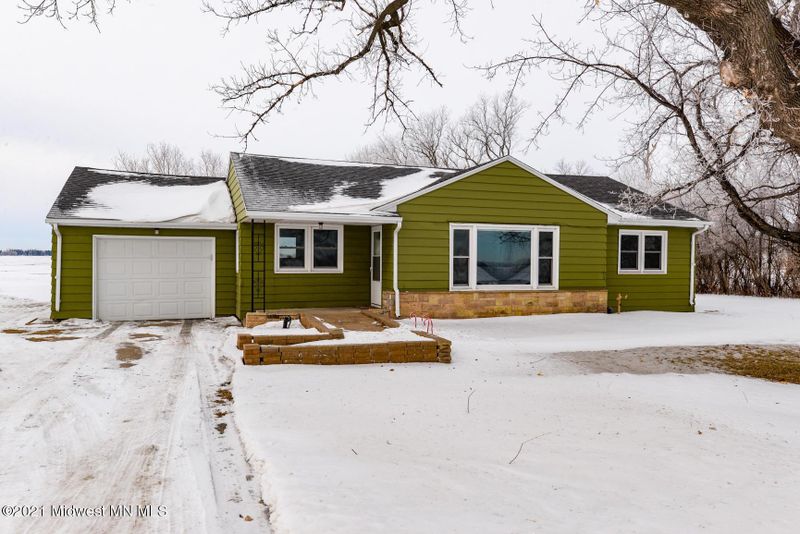 1619 40th St N, Moorhead, MN 56560