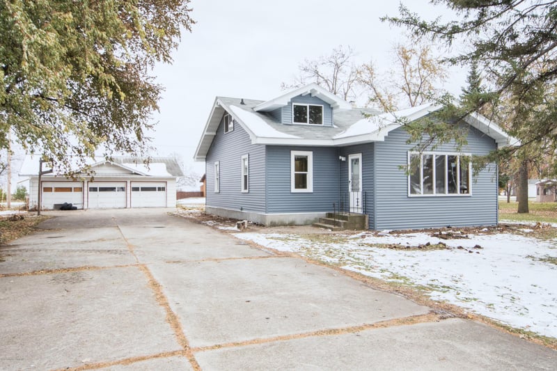 109 3 St, Shelly, MN 56581