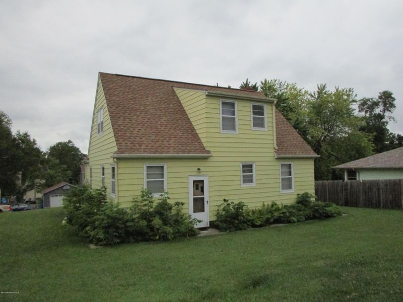 107 2nd St SE, Pelican Rapids, MN 56572