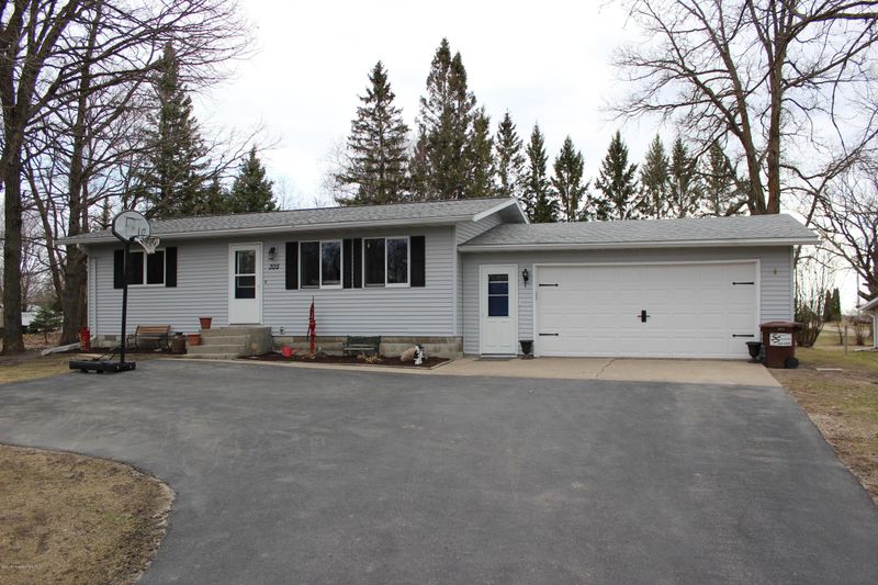 305 Van Aernam St, New York Mills, MN 56567
