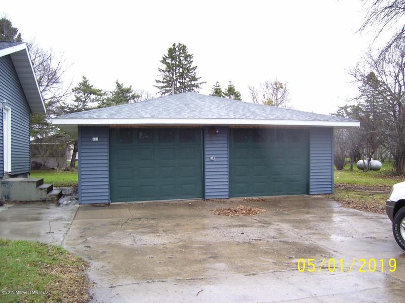 602 6th St SW, Mahnomen, MN 56557