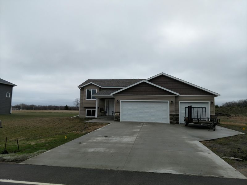 1931 Longview Dr, Detroit Lakes, MN 56501