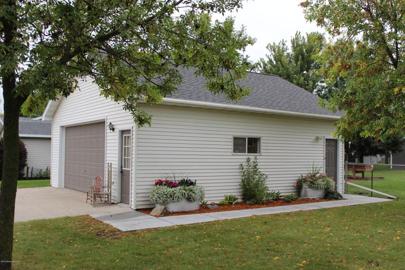 605 6th St NE, Perham, MN 56573