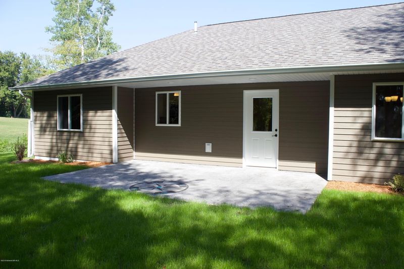 1405 Maplewood Ln, Detroit Lakes, MN 56501
