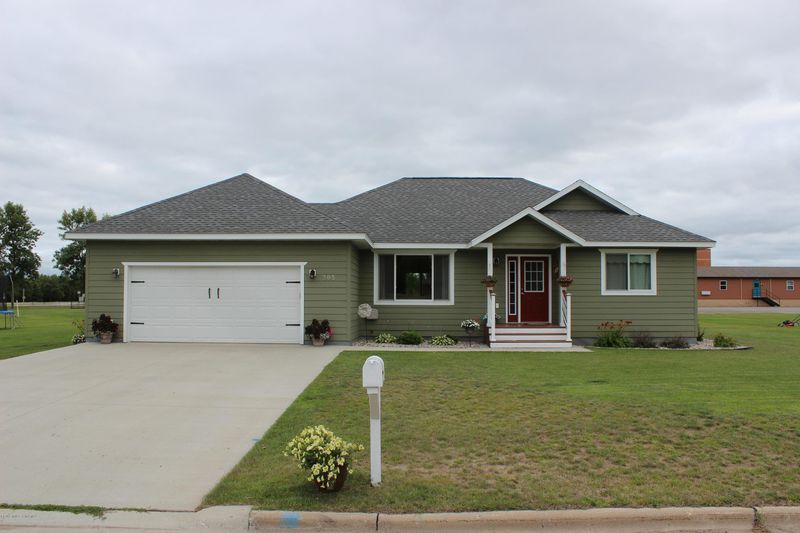 205 9th St SW, Perham, MN 56573