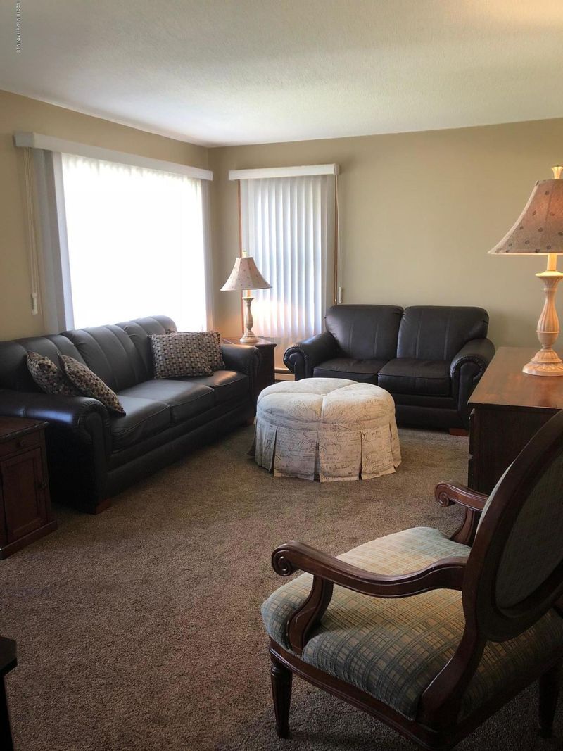 208 Sunset Ave, Detroit Lakes, MN 56501