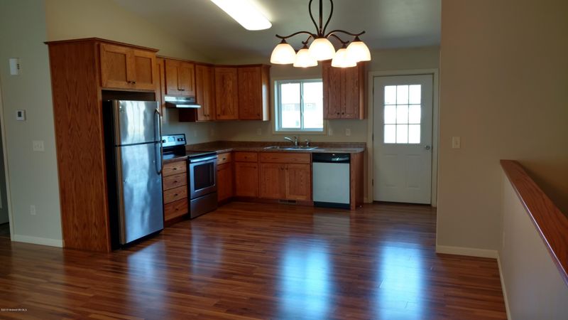 813 8th Ave SW, Perham, MN 56573