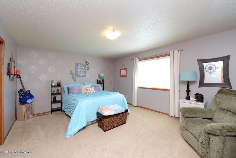 906 6th Ave NE, Dilworth, MN 56529
