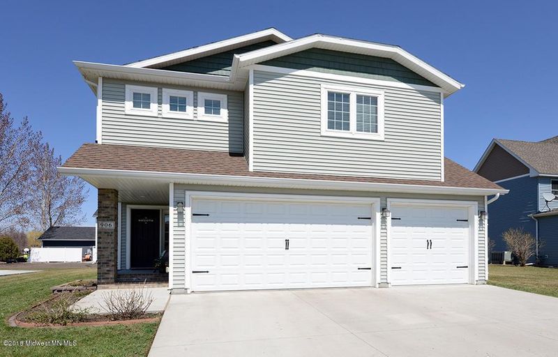 906 6th Ave NE, Dilworth, MN 56529