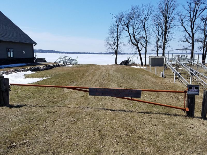 1537 E Shore Dr, Detroit Lakes, MN 56501