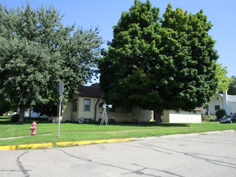 201 N Broadway, Pelican Rapids, MN 56572
