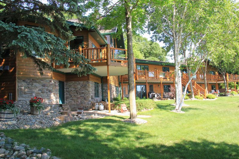 832 Longview Dr, Detroit Lakes, MN 56501