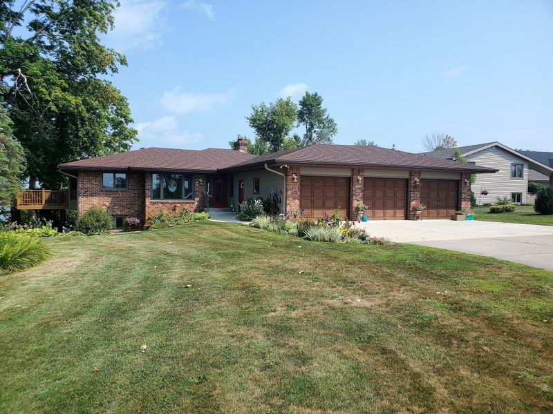 4401 Roberds Lake Trl, Faribault, MN 55021