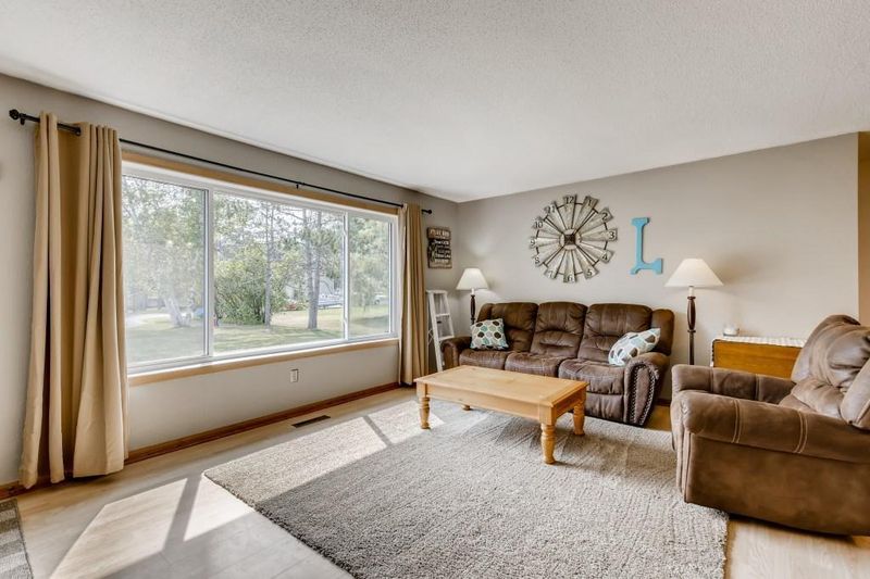 31000 Elm St, Lindstrom, MN 55045