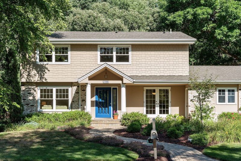 7200 Lakeview Cir, Bloomington, MN 55438