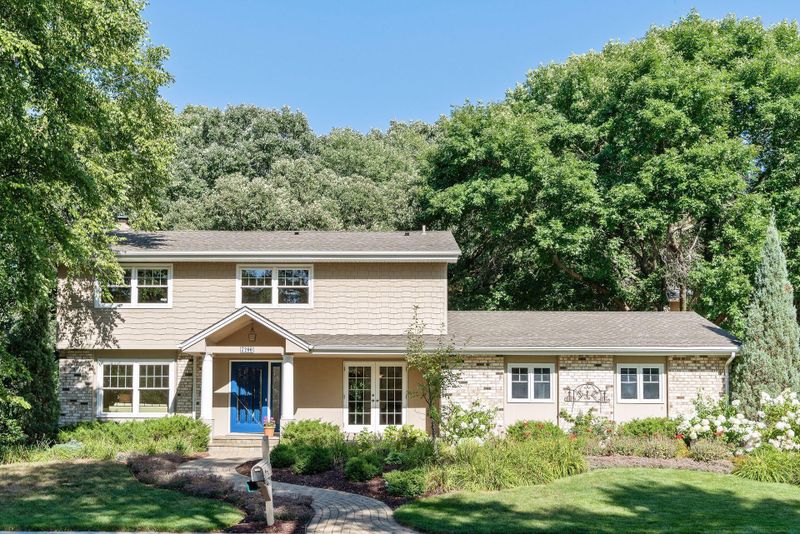 7200 Lakeview Cir, Bloomington, MN 55438