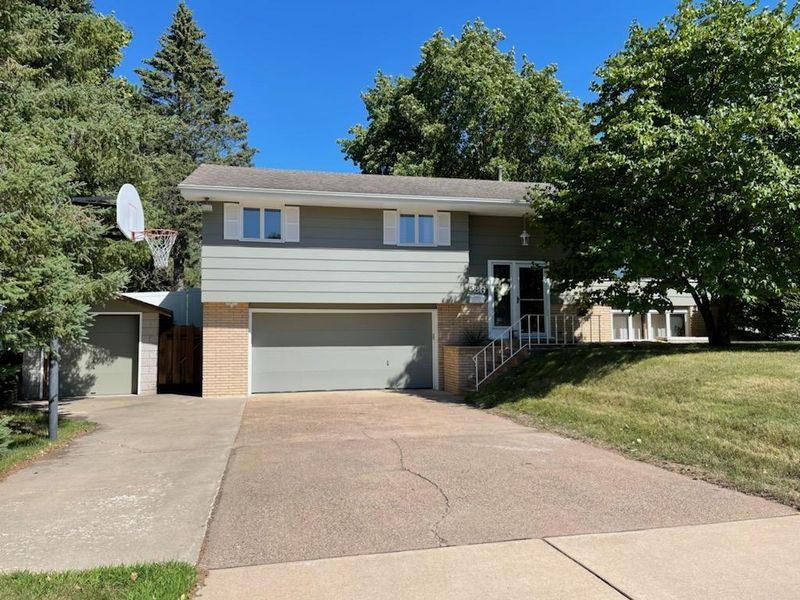 536 Birch St N, Cambridge, MN 55008