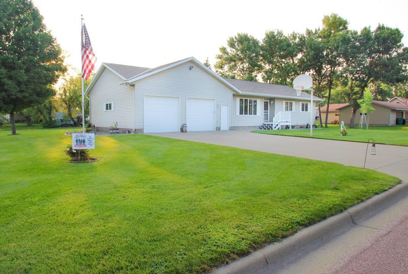 517 2nd Ave SW, Melrose, MN 56352