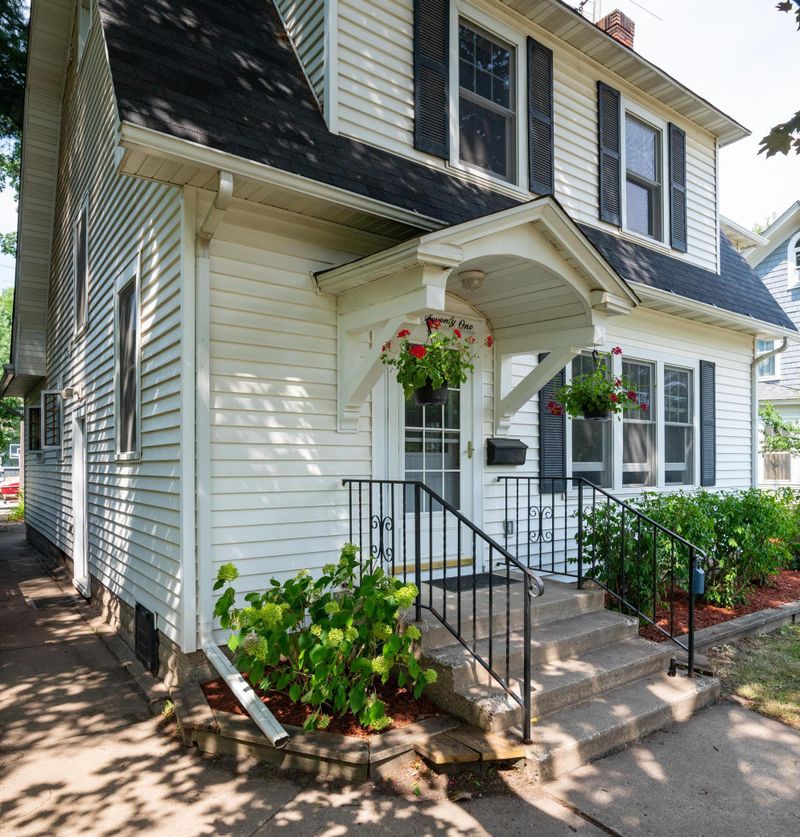 1971 Sargent Ave, Saint Paul, MN 55105
