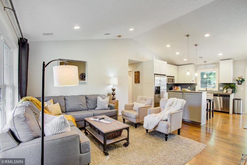 3318 Heritage Ln, Eagan, MN 55121