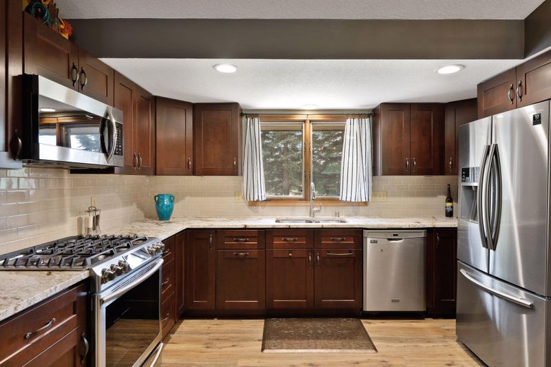 7046 Brian Dr, Hugo, MN 55038