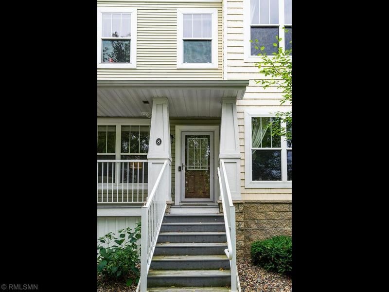 1240 County Road D E #8, Maplewood, MN 55109
