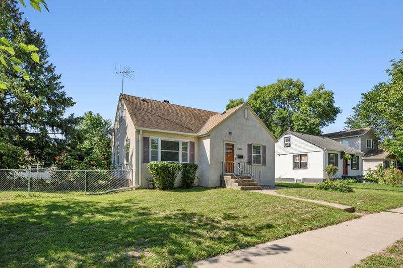 1884 Reaney Ave E, Saint Paul, MN 55119