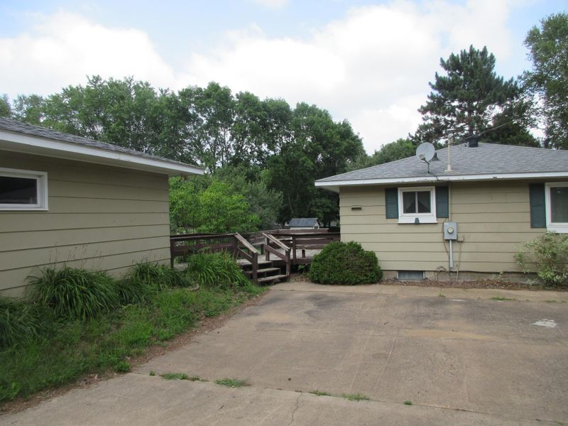 2319 9th St E, Menomonie, WI 54751