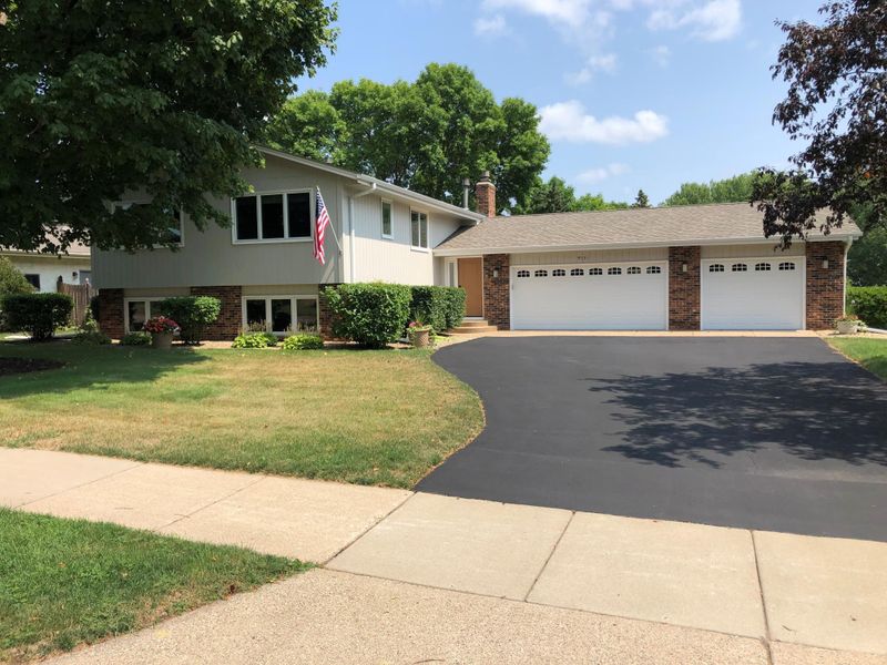 9731 Little Rd, Bloomington, MN 55437