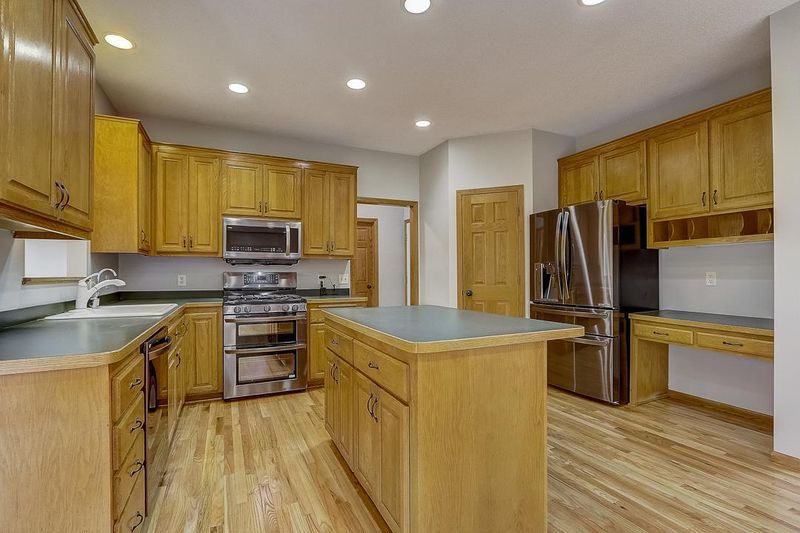 10441 Golden Eagle Trl, Woodbury, MN 55129