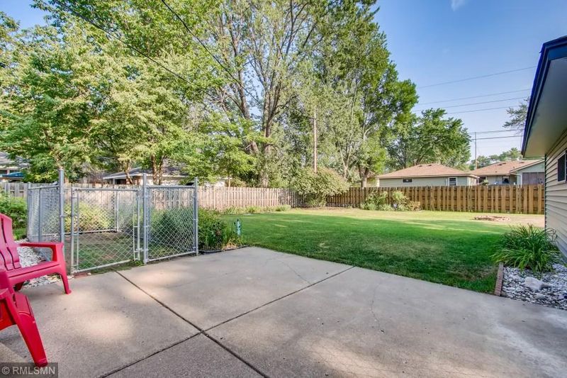 330 110th Ave NW, Coon Rapids, MN 55448