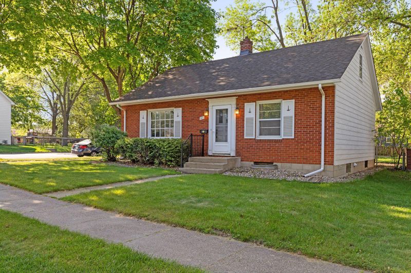 341 E 2nd St, Waconia, MN 55387