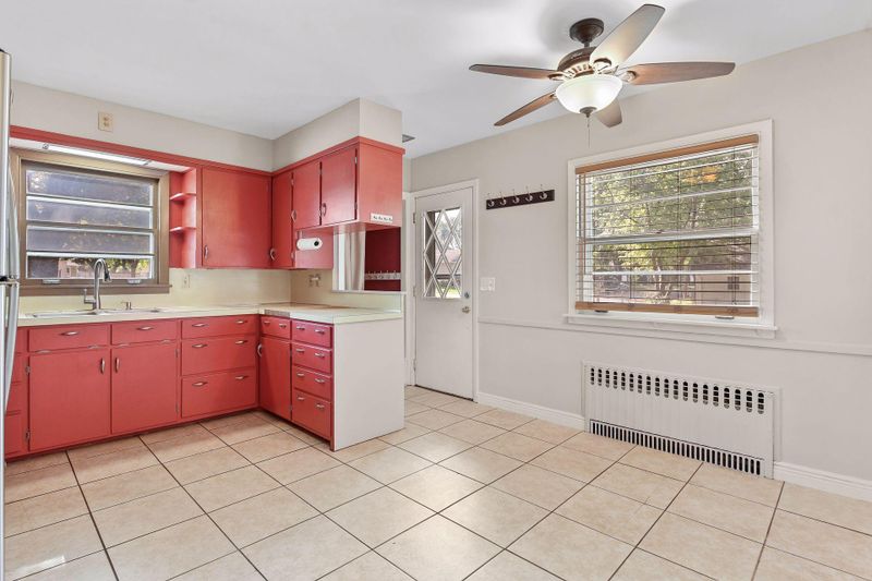 341 E 2nd St, Waconia, MN 55387