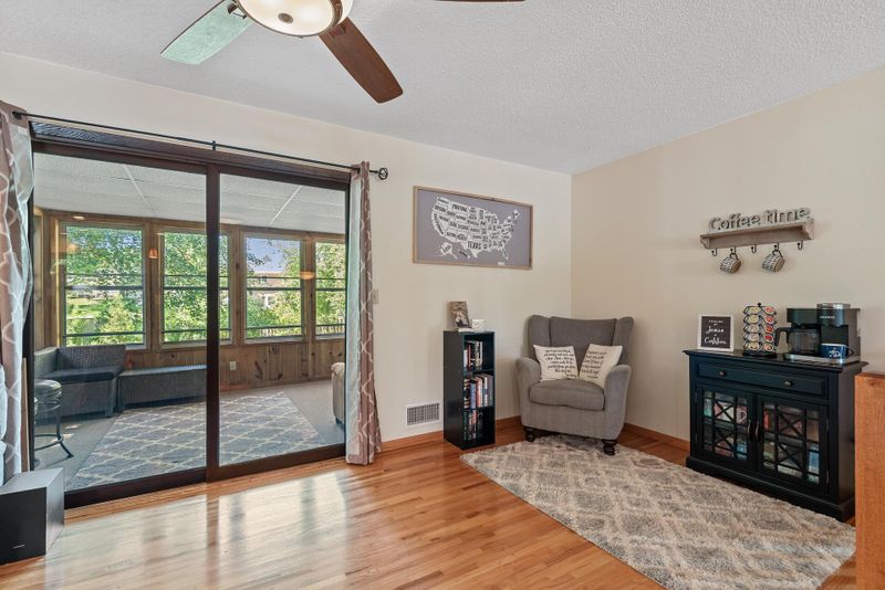 1722 Cochrane Ave, Eagan, MN 55122