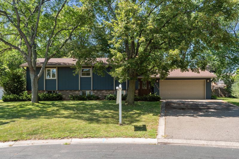 1722 Cochrane Ave, Eagan, MN 55122