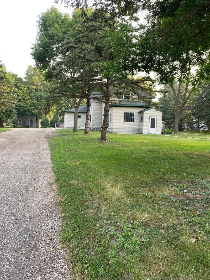 672 7th St, Hancock, MN 56244