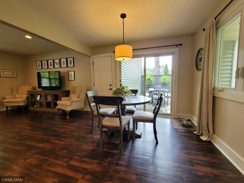 112026 Warner Cir, Chaska, MN 55318