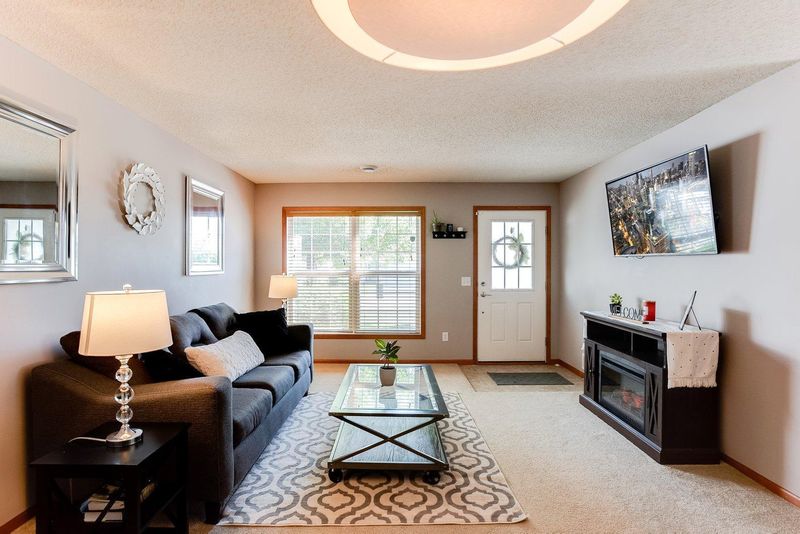 4820 149th St N #1, Hugo, MN 55038